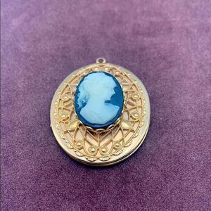 Vintage White Cameo on Black base set in an ornate Lattice Gold locket, Unmarked